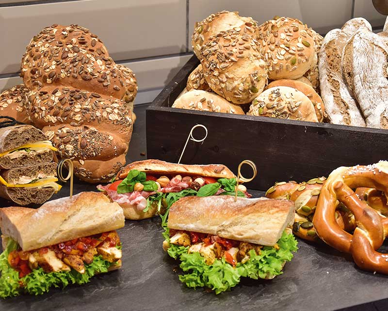 Belegte Brötchen, Brezeln und Snacks