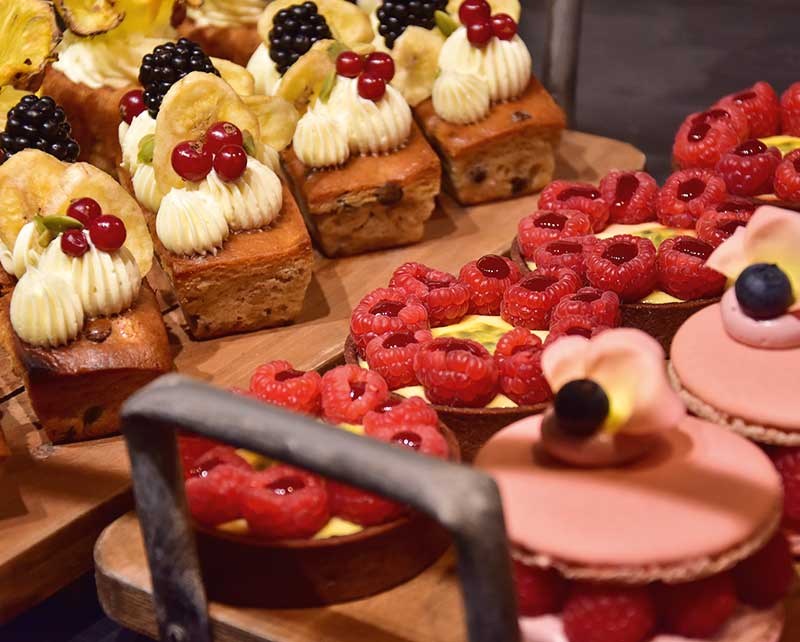 Fruchtige Törtchen mit Himbeeren und Bananen, auch vegan